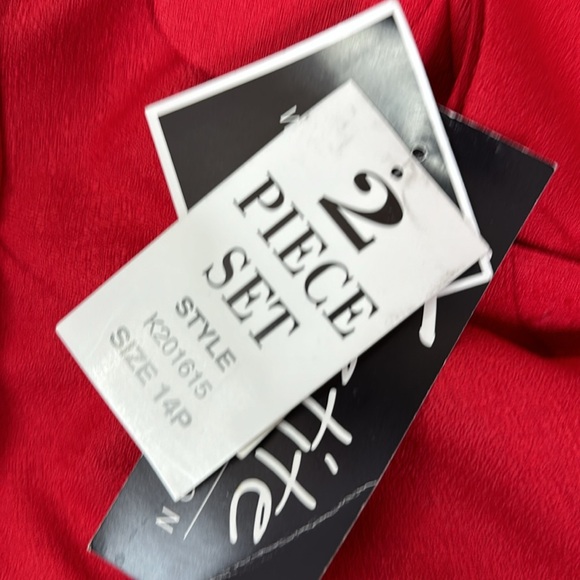 Red NWT skirt suit in 14P K Petite Collection 14P with beautiful detail - Picture 8 of 8